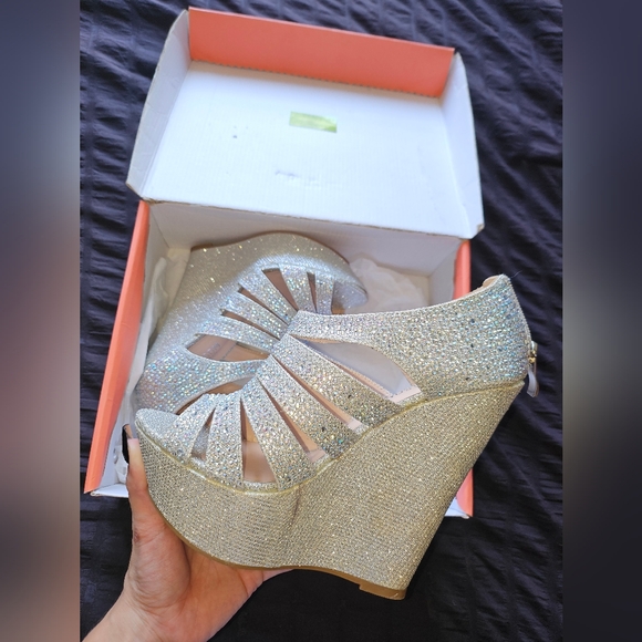 Womens Shoes Size 6 Y2k Silver Sparkly Jeweled High Heel Wedges Cut Out Open Toe - Picture 8 of 8